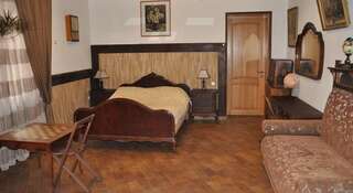 Гостиница Guest House Edelveys Каменномостский Двухместный номер с 1 кроватью или 2 отдельными кроватями и cобственной внешней ванной комнатой-1